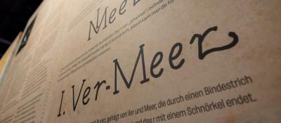 Vermeer - Ausstellungsbild - Schautafel mit Unterschrift
